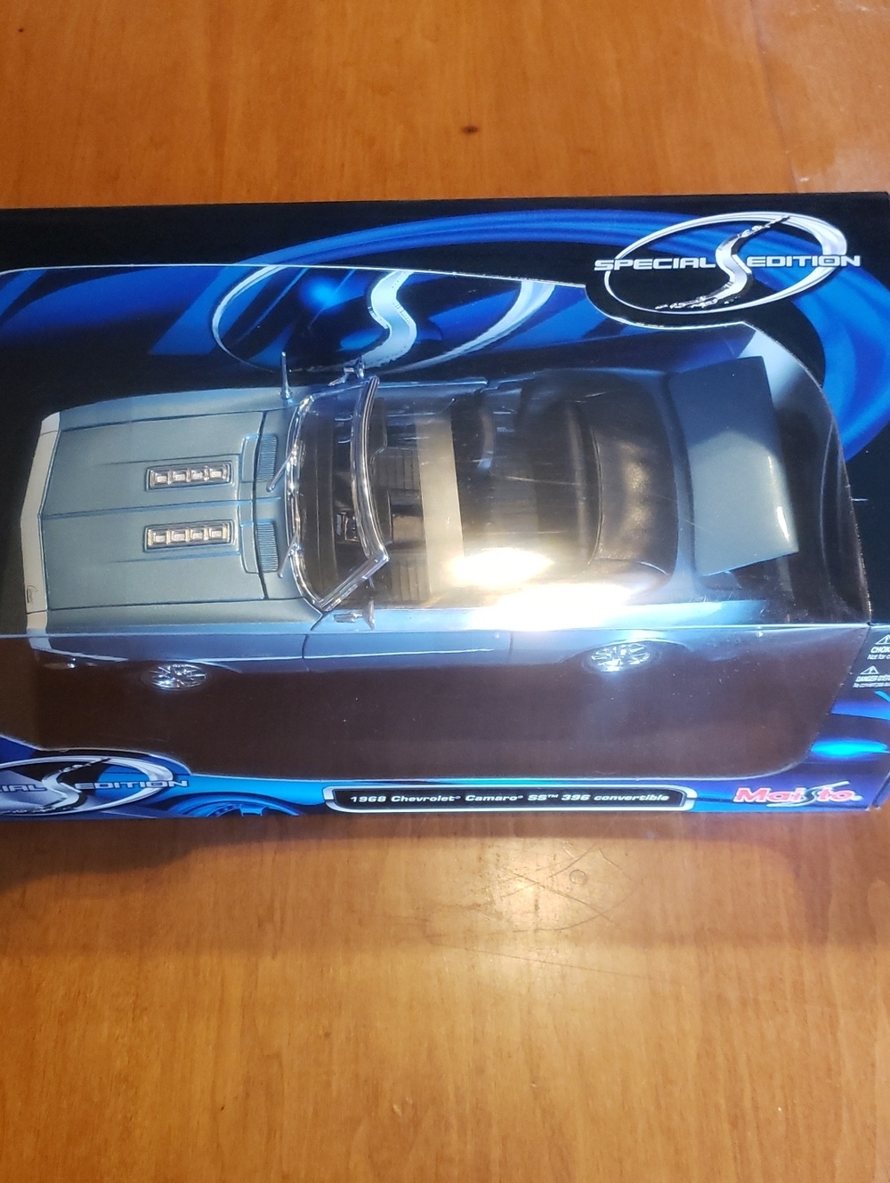 Vintage 2004 - 1:18 Scale - Blue '68 Chevrolet Camaro SS 396 Covertible